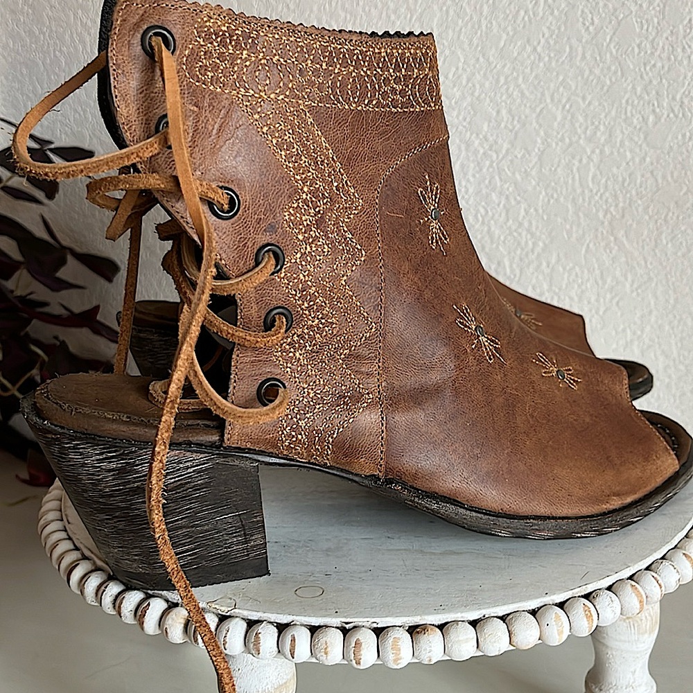 Sundance / Dan Post leather open back lace-up boot